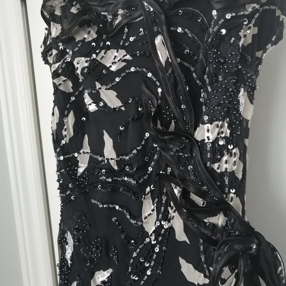 Beautiful Delicate Dress with Sequins - Picture 10 of 10